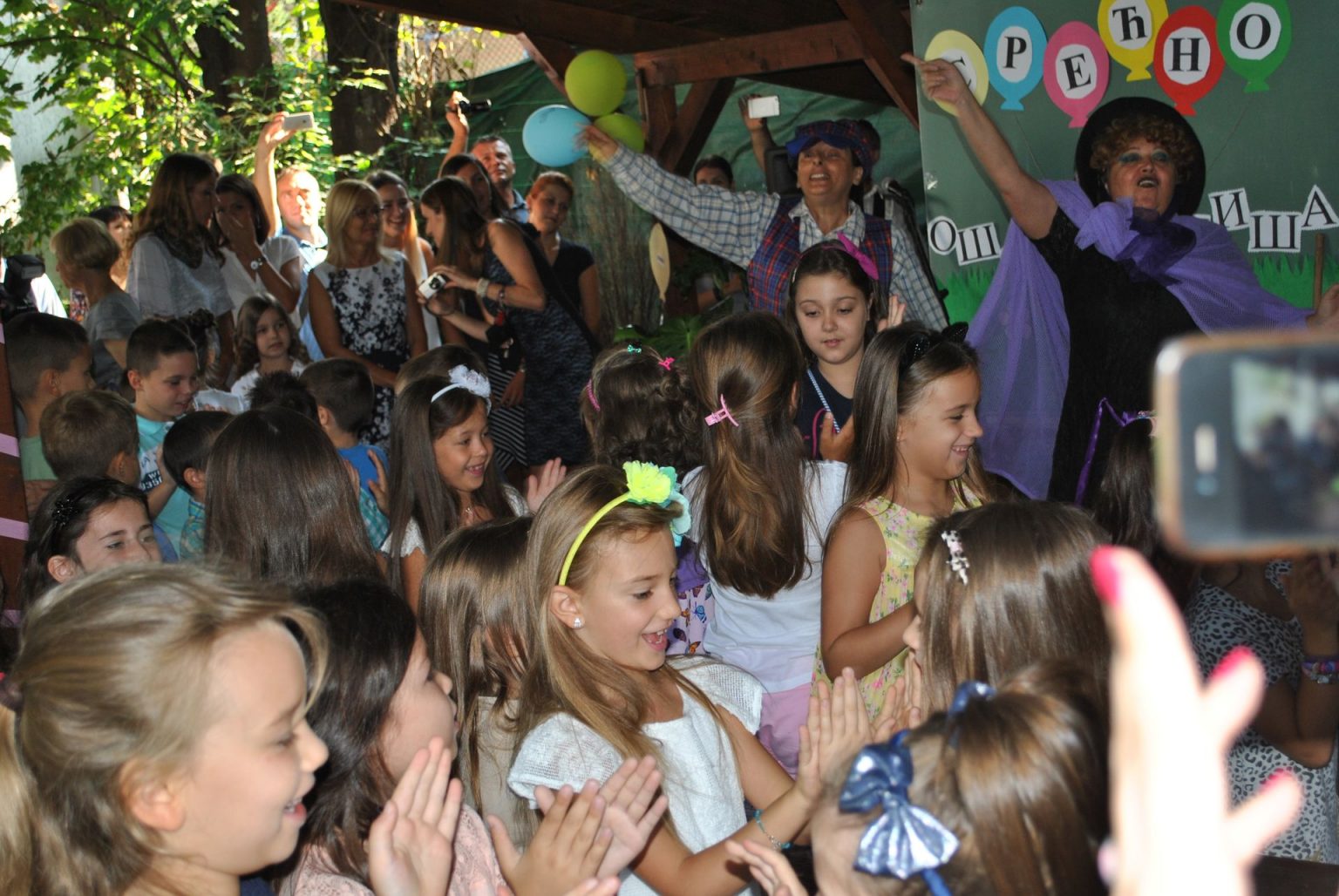 Vračar i ministar prosvete zajedno poželeli prvacima srećan početak školovanja