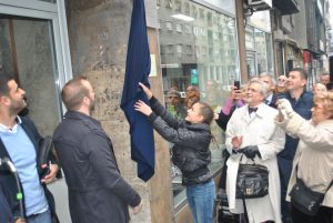 Spomen ploca Aci Popovicu