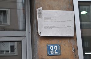 Spomen ploca Aci Popovicu