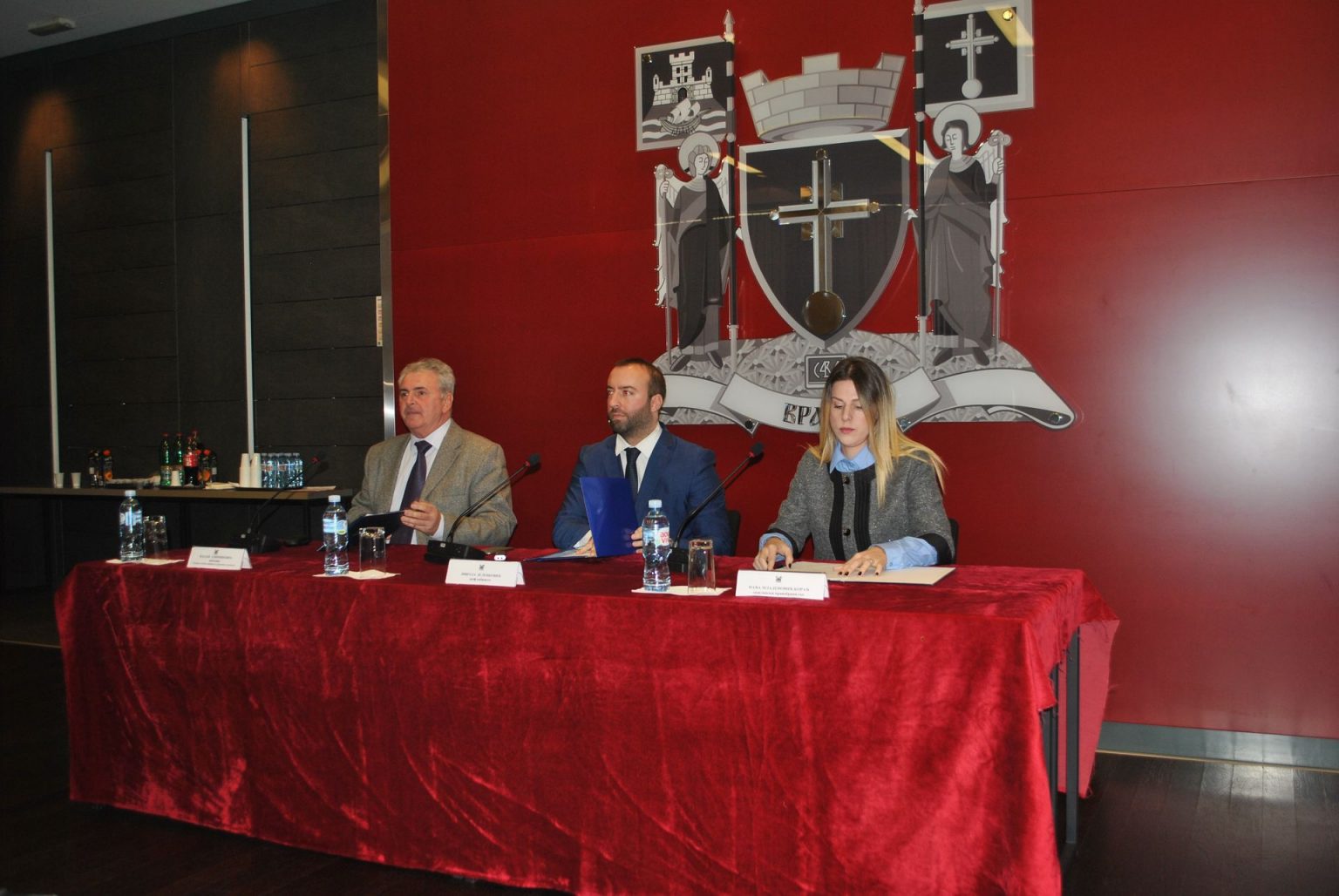 Бивша власт оставила ненaплатива потраживања, а општину без станова Konferencija za novinare