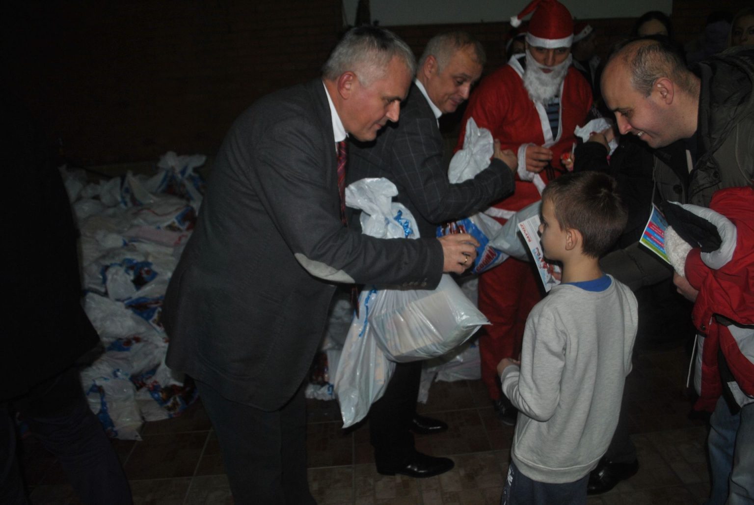 Počela podela novogodišnjih paketića za najmlađe Vračarce