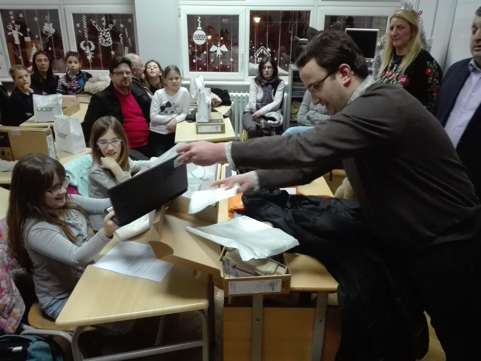 Vračar nastavio podelu „Vračunara“ osnovcima