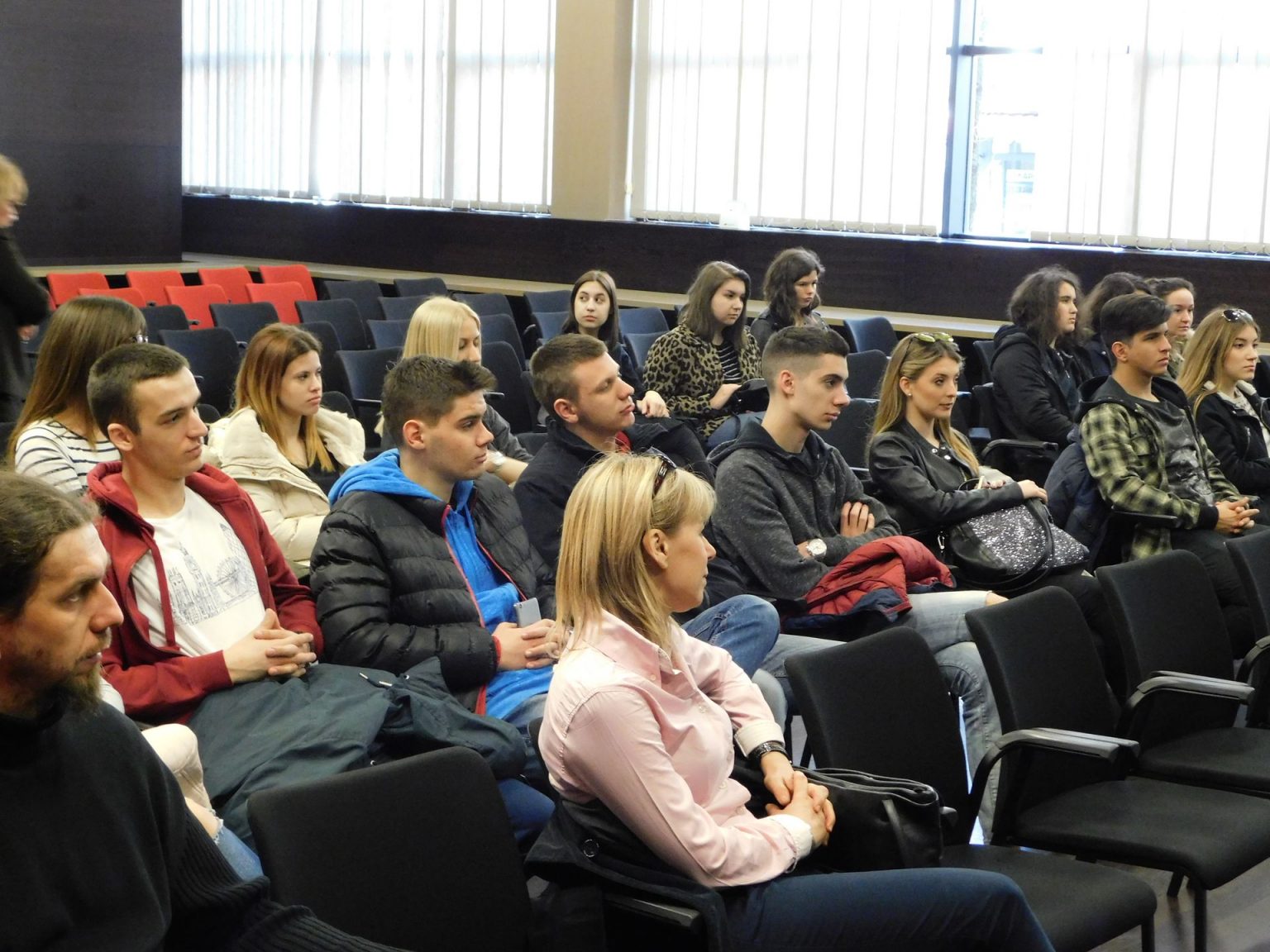 ГИМНАЗИЈАЛЦИ У ОПШТИНИ ВРАЧАР 14-Gimnazija u poseti opstini