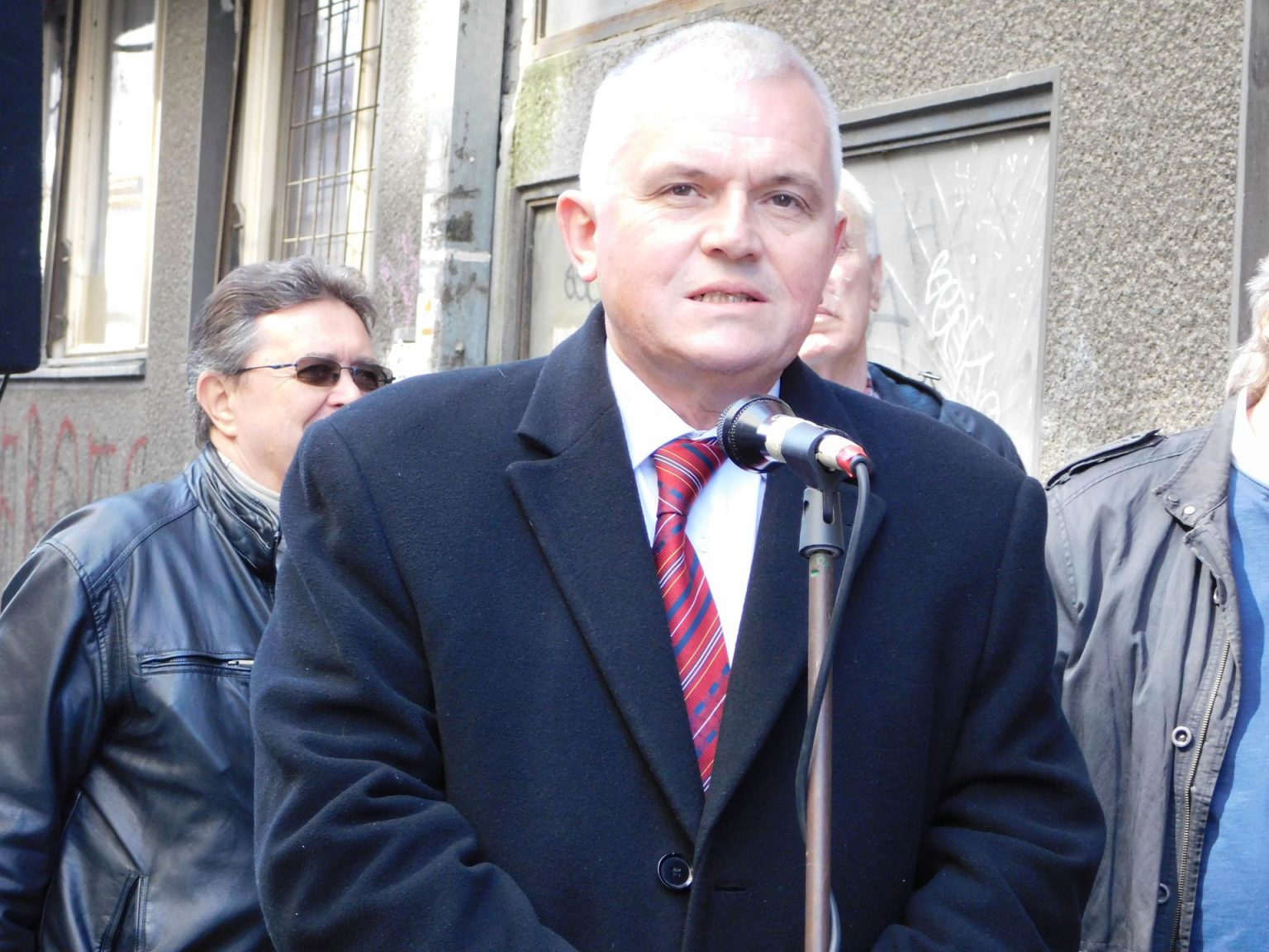 Spomen ploca Predragu Lakovicu