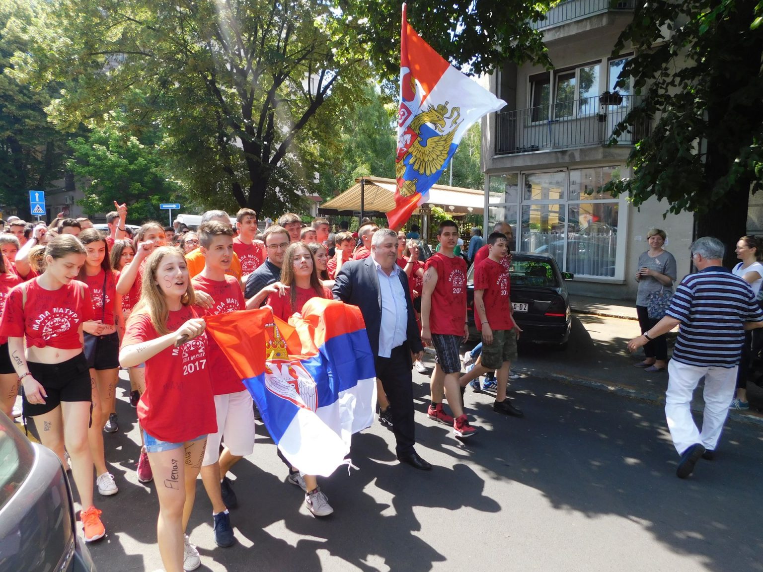 DEFILE VRAČARSKIH MALIH MATURANATA Defile maturanata