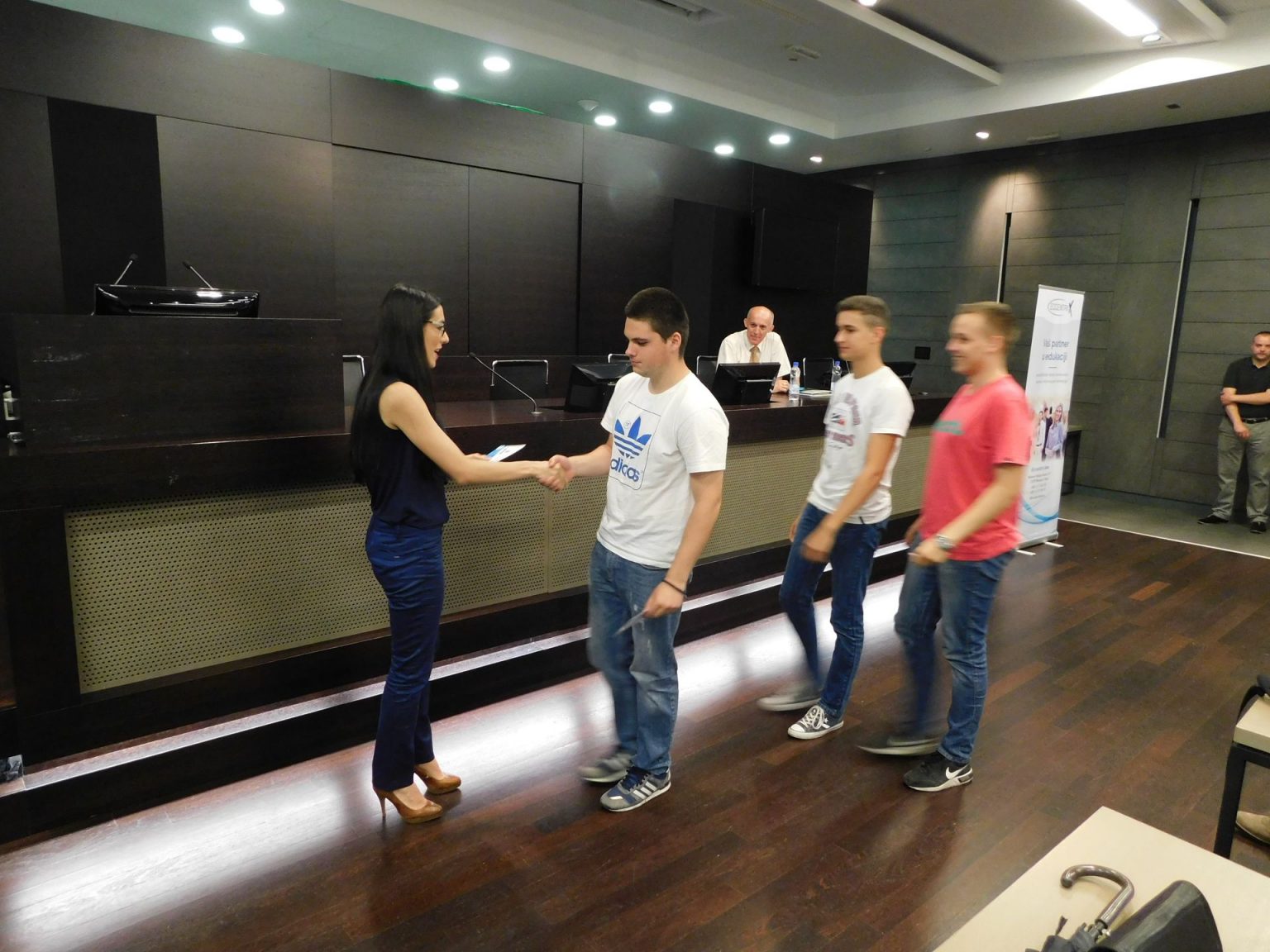 ОБУКА ИЗ ИНФОРМАЦИОНИХ ТЕХНОЛОГИЈА  ЗА ВРАЧАРСКЕ СРЕДЊОШКОЛЦЕ Stipendije ucenicima