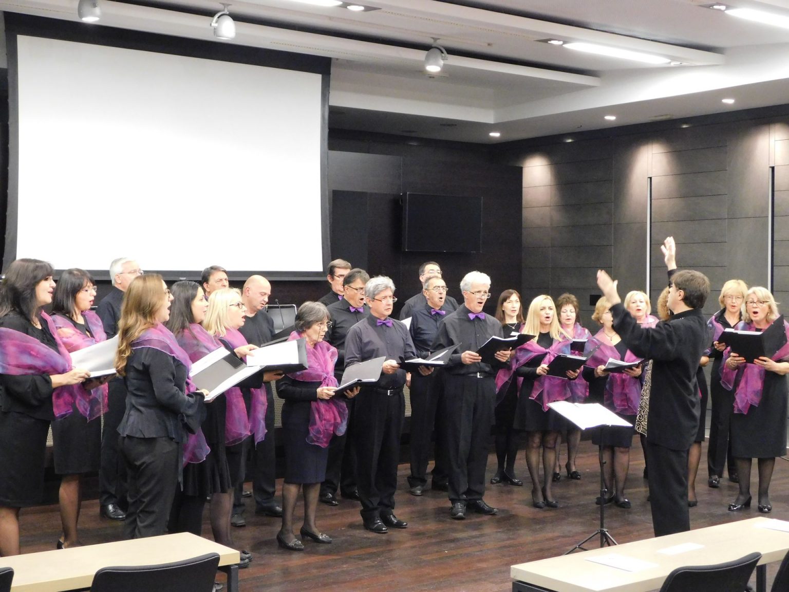 КОНЦЕРТ ЗА СЕЋАЊЕ И НЕЗАБОРАВ Koncert-Hora