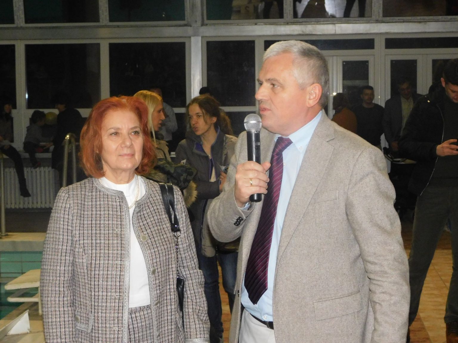 НОВОГОДИШЊИ  ПАКЕТИЋИ  ЗА  ВРАЧАРСКЕ МАЛИШАНЕ Novogodisnji paketici