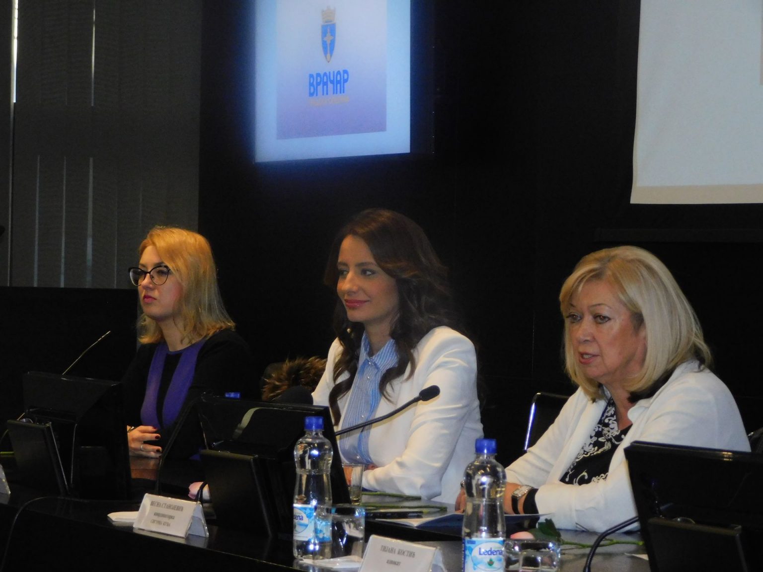 ТРИБИНА О БЕСПЛАТНОЈ ПРАВНОЈ ПОМОЋИ ЗА ЖРТВЕ НАСИЉА У ПОРОДИЦИ Besplatna pravna pomoc za zrtve nasilja u porodici