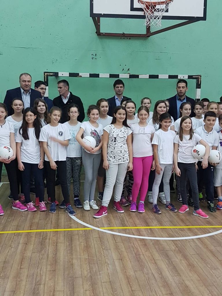 УДОВИЧИЋ У ПОСЕТИ ШКОЛИ КРАЉ ПЕТАР II КАРАЂОРЂЕВИЋ