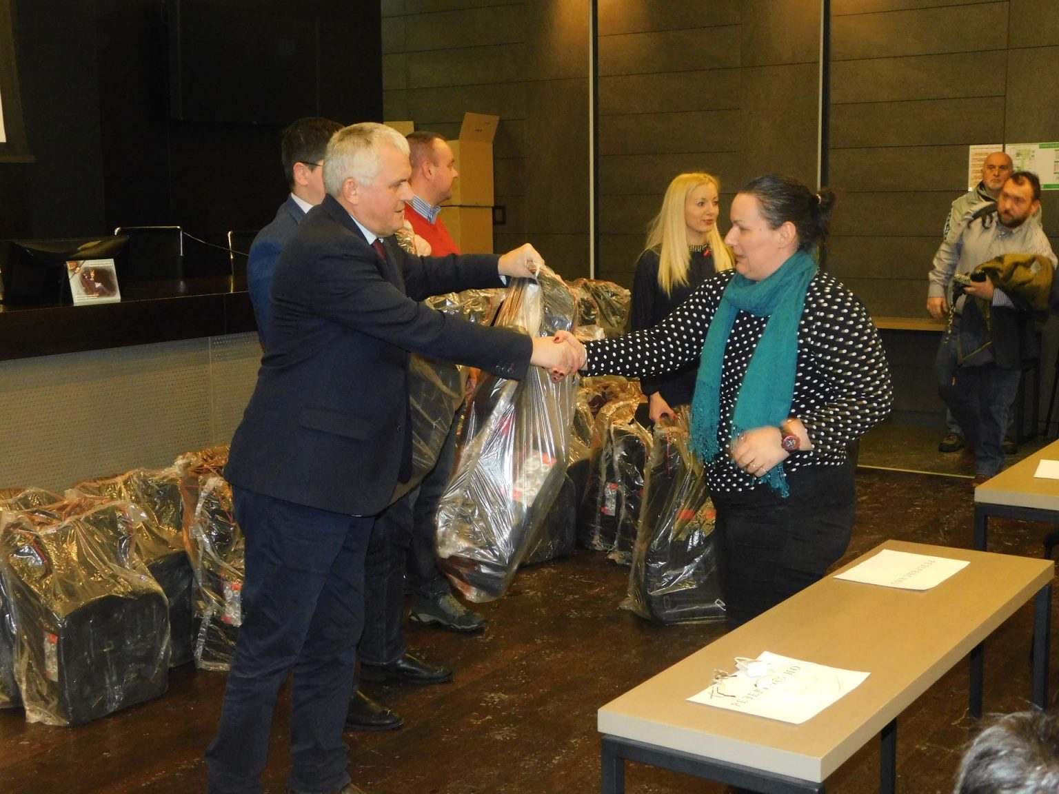 PODELA AUTO-SEDIŠTA