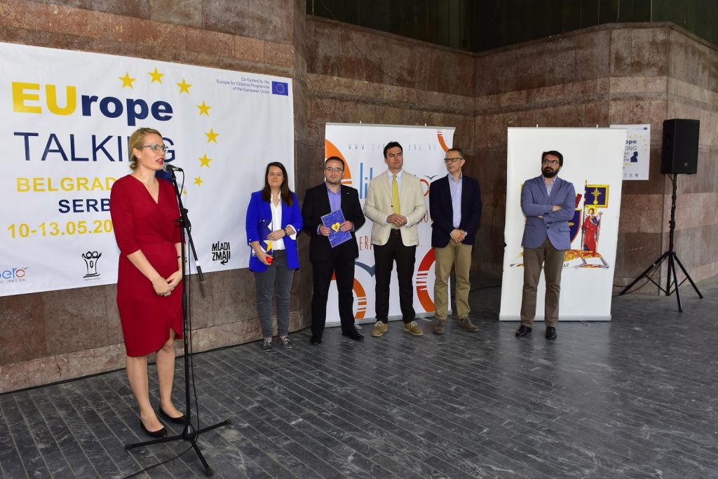 „EVROPA PRIČA“  ISPRED NARODNE BIBLIOTEKE SRBIJE NA OTVARANJU  NEDELJE EVROPE NA VRAČARU Evropa priča