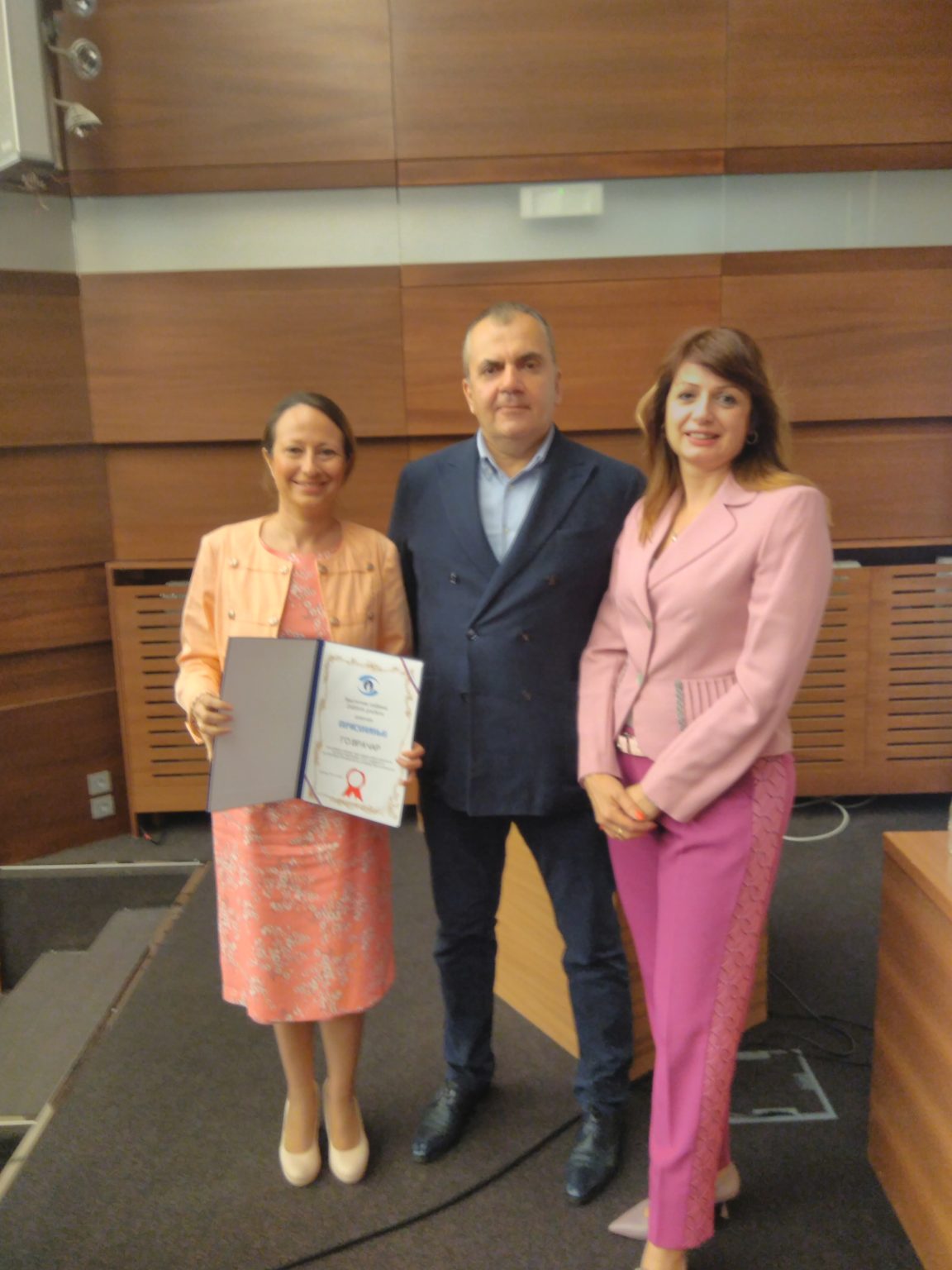 PRIZNANJE ZAŠTITNIKA GRAĐANA OPŠTINI VRAČAR ZA DOPRINOS RAZVOJU SVIH OBLIKA PRISTUPAČNOSTI NA SVOJOJ TERITORIJI Priznanje Zastitnika građana