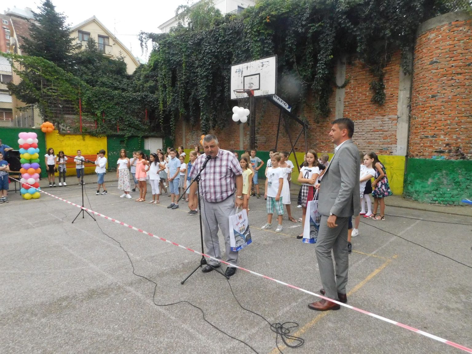 ПРВАЦИ  СВЕЧАНО ДОЧЕКАНИ  У ОШ „ ЈОВАН МИОДРАГОВИЋ“ Prijem prvaka