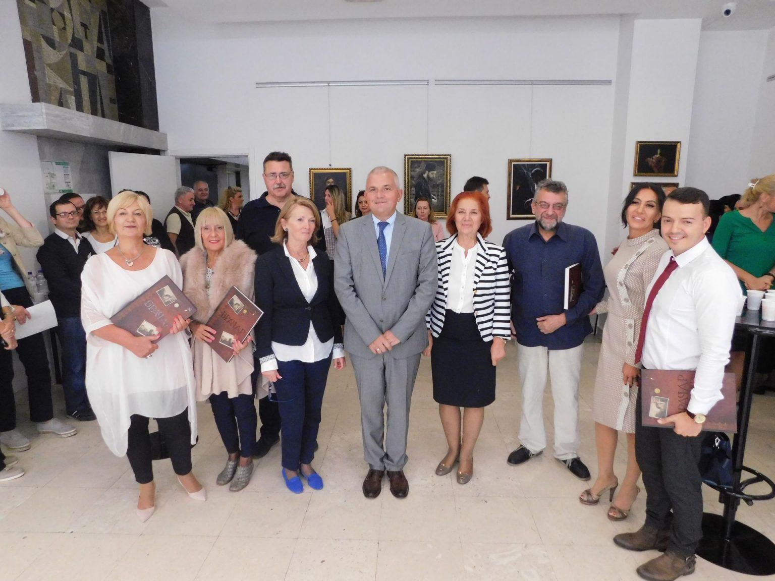 JUBILARNE NAGRADE ZA ZAPOSLENE U UPRAVI GRADSKE OPŠTINE VRAČAR Jubilarne nagrade