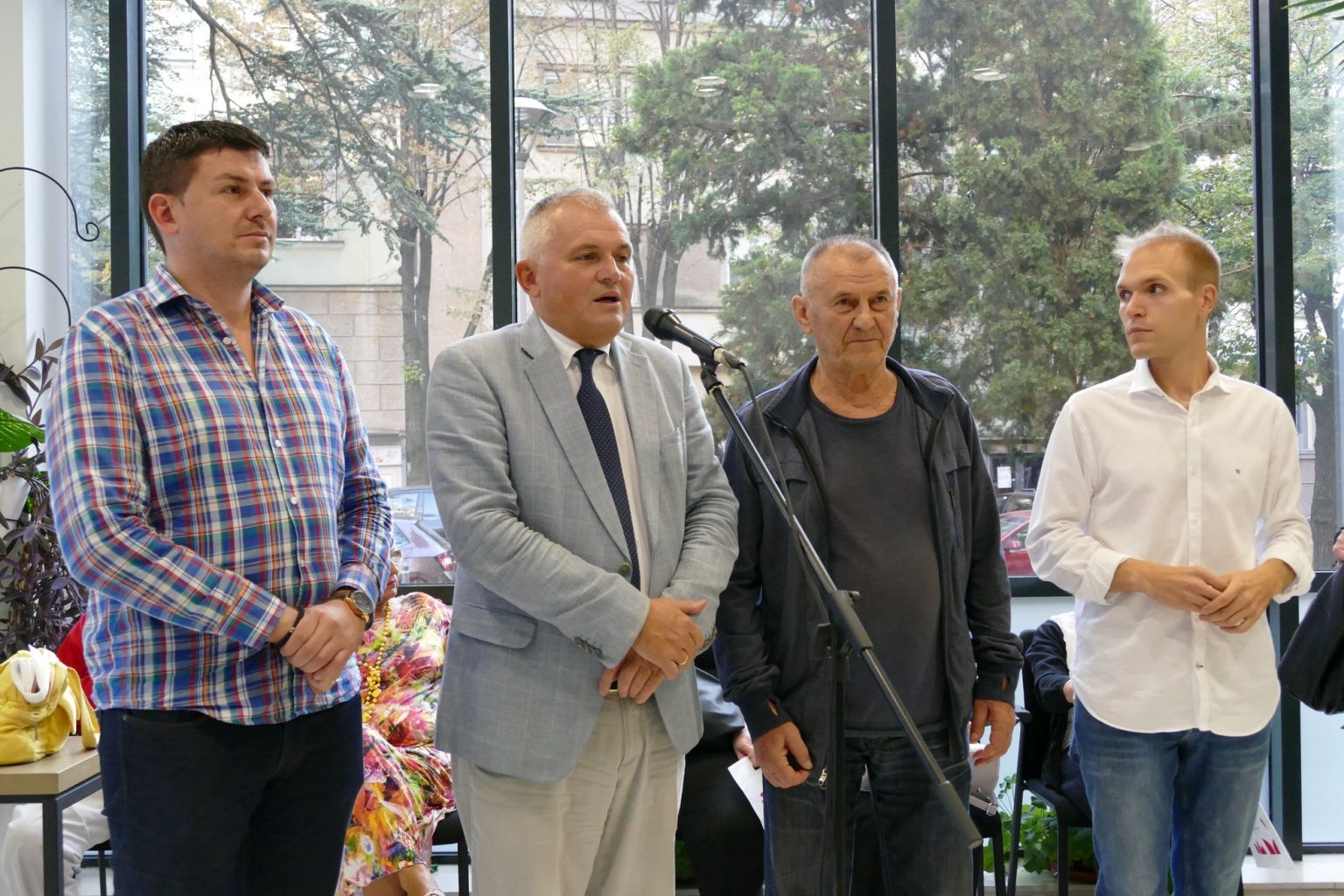 KULTURNO- UMETNIČKI I OBRAZOVNI PROGRAM ZA VRAČARSKE SENIORE Međunarodni dan starijih osoba