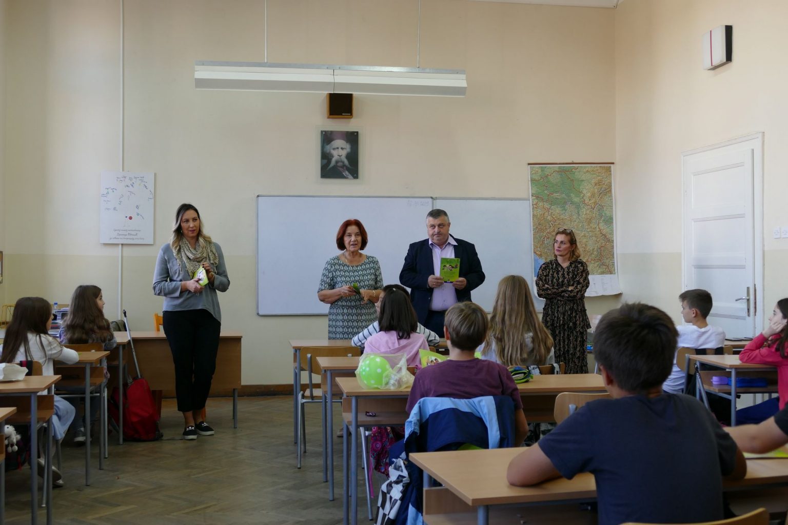 ЧАС СРПСКОГ ЗНАКОВНОГ ЈЕЗИКА ЗА ВРАЧАРСКЕ ОСНОВЦЕ Čas srpskog znakovnog jezika