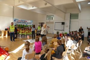 Đaci vas mole usporite pored škole