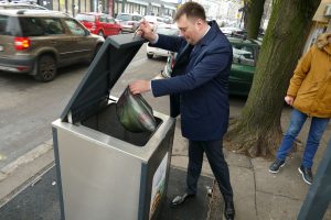 Na Vračaru postavljeni prvi kontejneri na karticu