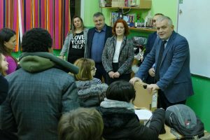 VRAČUNARI NA DAR VRAČARSKIM TREĆACIMA