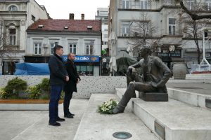 Polaganje venca na spomenik Borislavu Pekiću