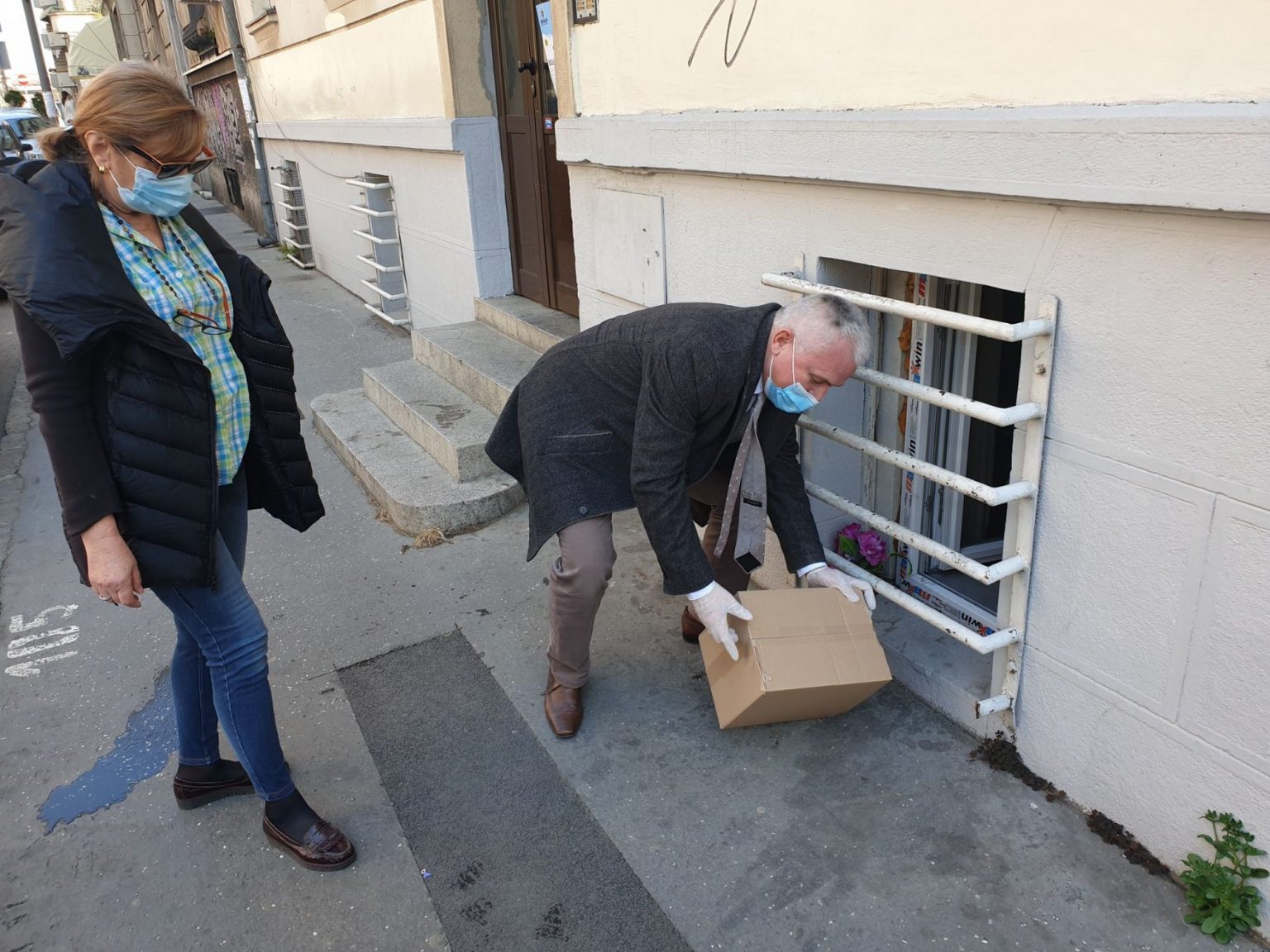 Uručivanje paketa pomoći