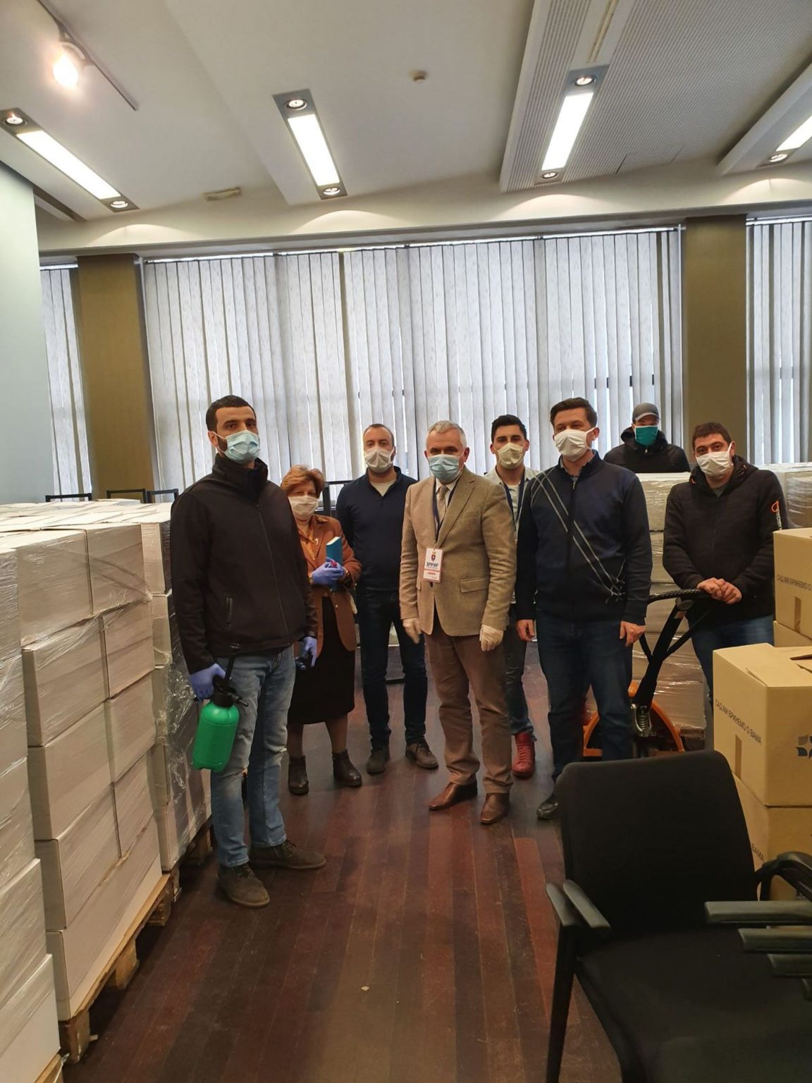 ОБЕЗБЕЂЕНИ ХУМАНИТАРНИ ПАКЕТИ ЗА НАЈСТАРИЈЕ Paketi humanitarne pomoći