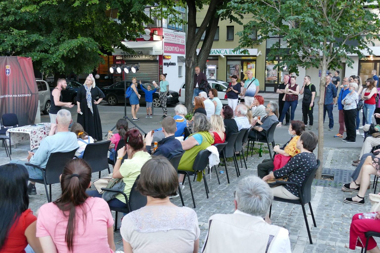 ОДРЖАНА ПОЗОРИШНА СЦЕНА НА КАЛЕНИЋУ Pozorišna scena na Kaleniću