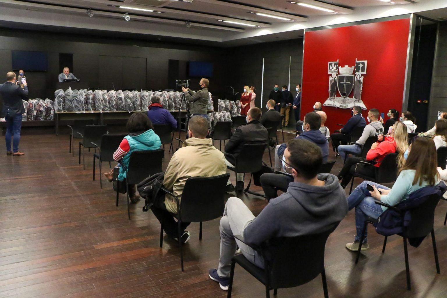 Podela bezbednih sedišta