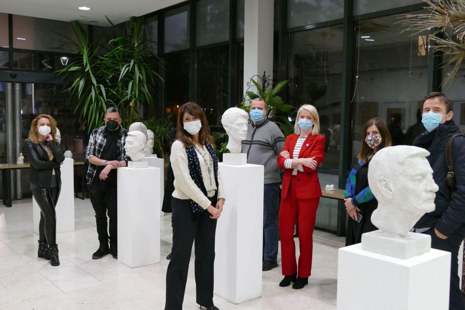 У ГАЛЕРИЈИ ГО ВРАЧАР ОТВОРЕНА ГОДИШЊА ИЗЛОЖБА РАДОВА ПОЛАЗНИКА УМЕТНИЧКО-ОБРАЗОВНИХ ПРОГРАМА ШУМАТОВАЧКЕ godisnja izložba Šumatovačka