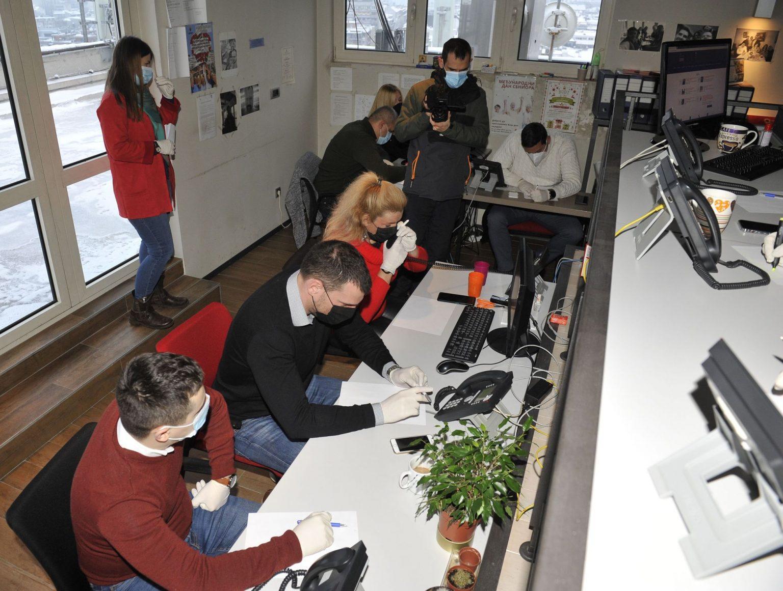 POMOĆ NAJSTARIM VRAČARCIMA OKO VAKCINACIJE PROTIV KORONA VIRUSA Obilazak kol centra