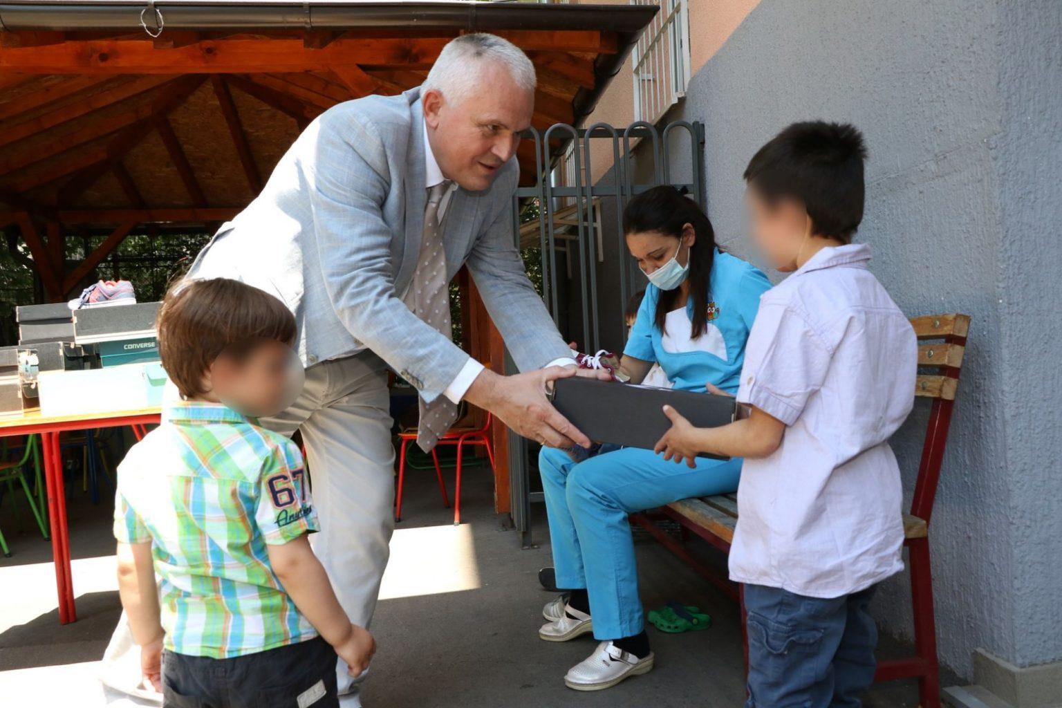 ПОКЛОНИ ЗА ДЕЦУ ИЗ ДОМА „ ДРАГУТИН ФИЛИПОВИЋ ЈУСА“