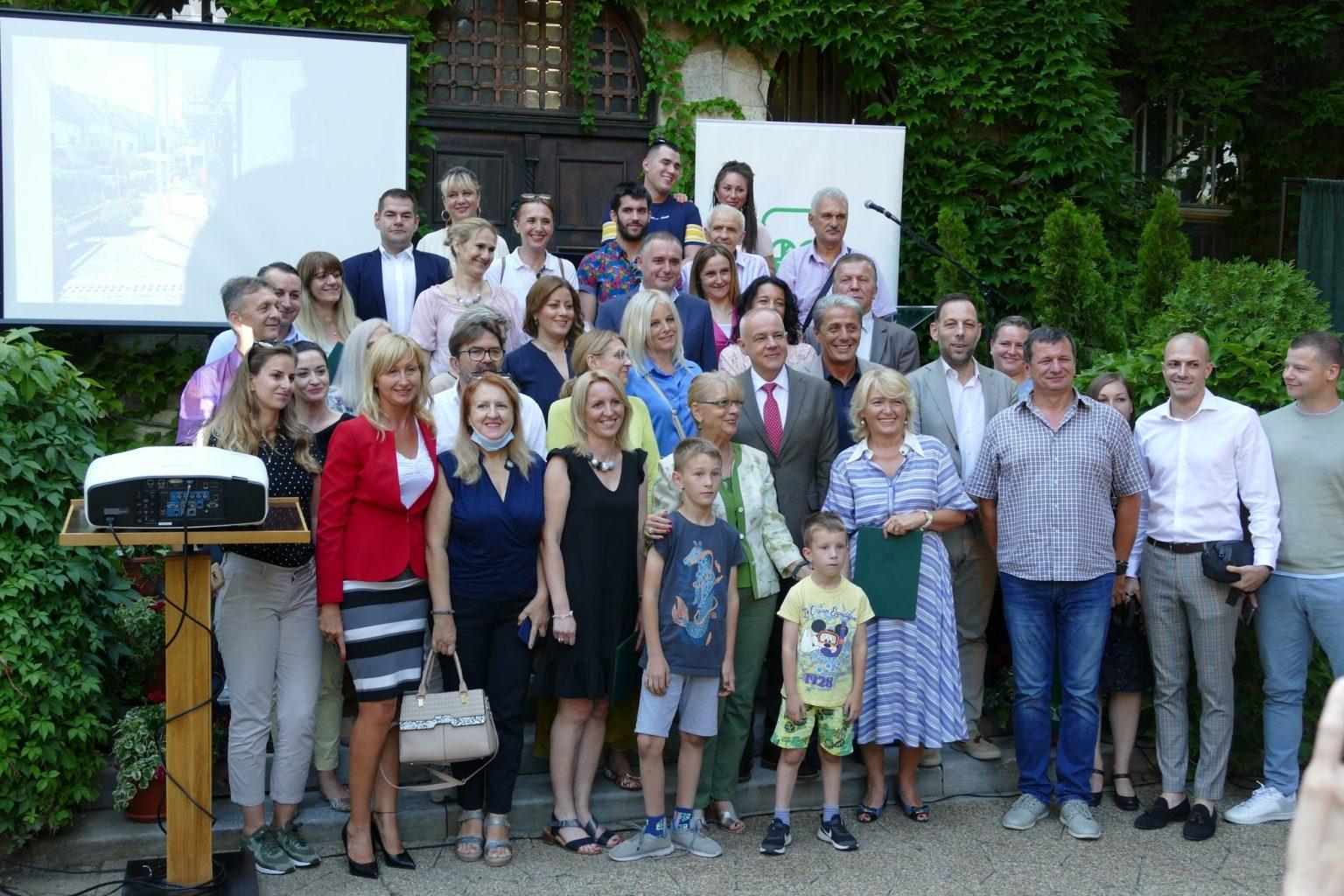 УРУЧЕНЕ НАГРАДЕ УЧЕСНИЦИМА АКЦИЈЕ „ЗА ЗЕЛЕНИЈИ БЕОГРАД“ "За зеленији Београд"