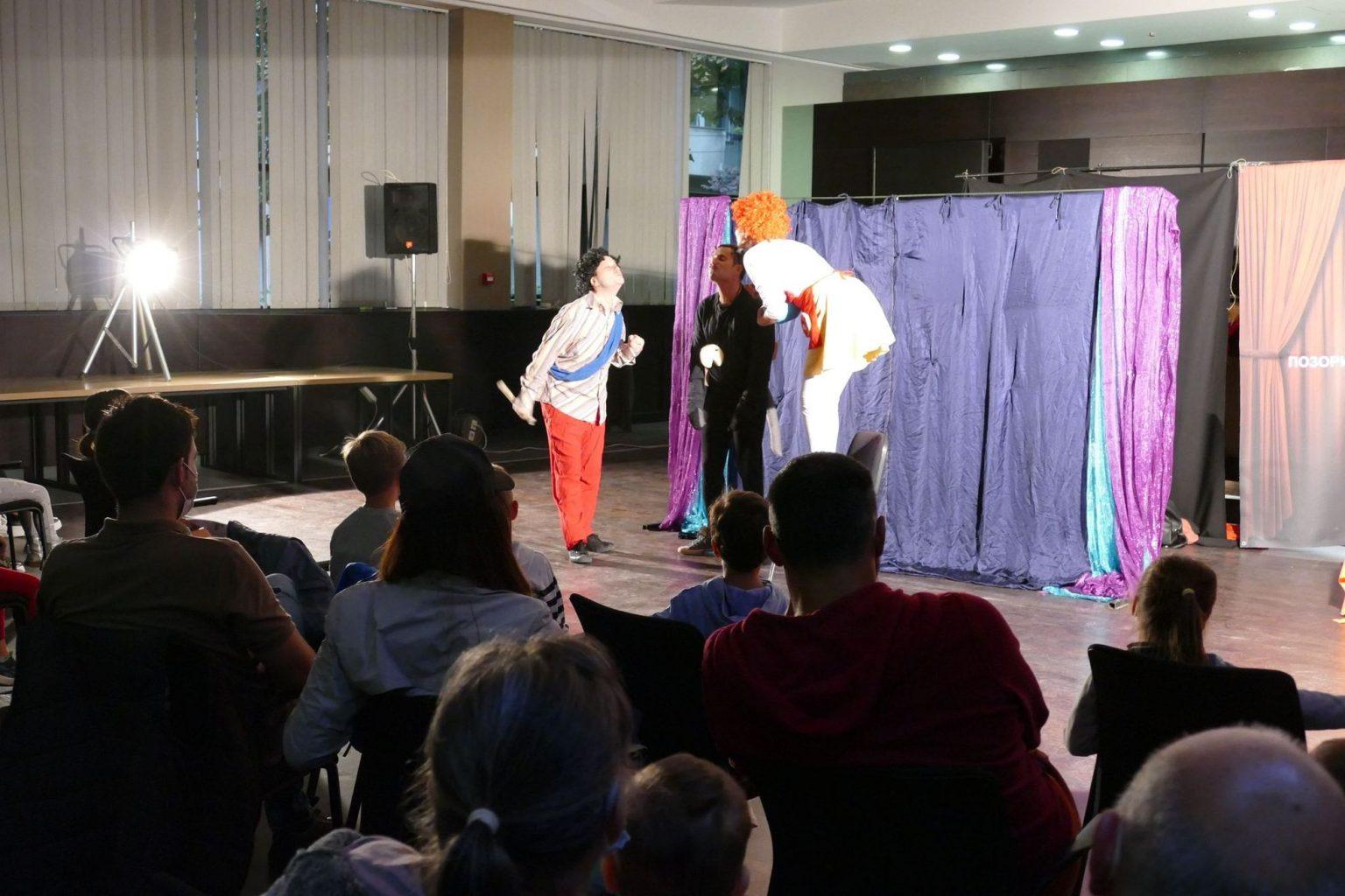 Uprkos kiši održana Pozorišna scena na Kaleniću Pozorisna scena na Kalenicu