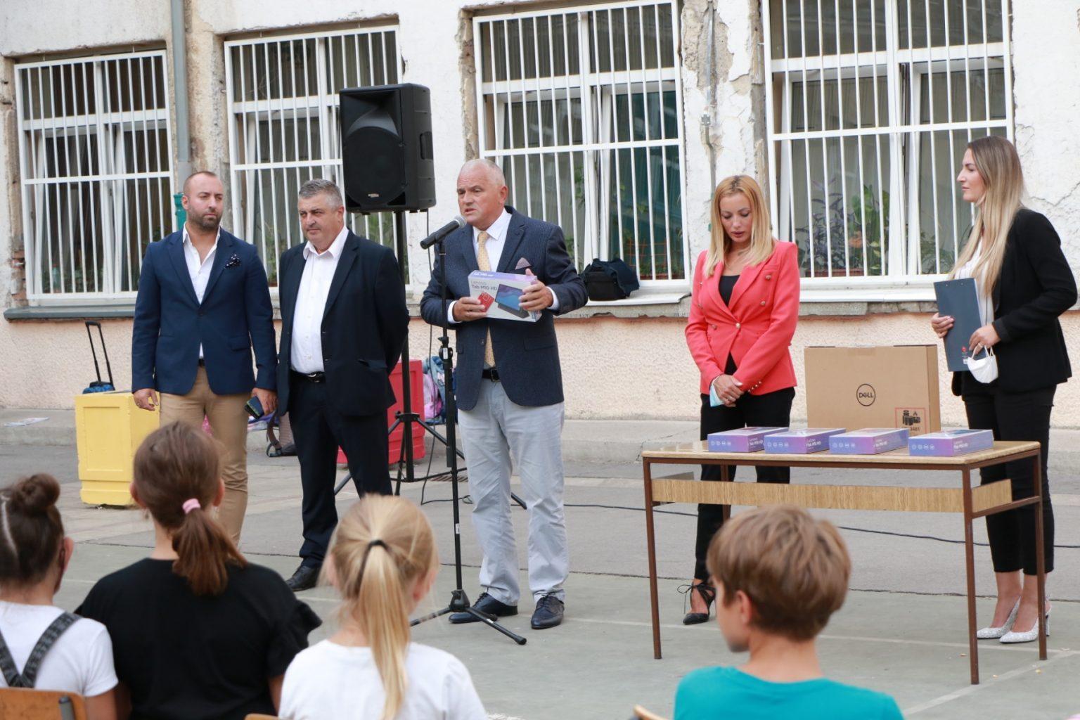 НОВА ПОДЕЛА ТАБЛЕТА У ВРАЧАРСКИМ ШКОЛАМА podela tableta