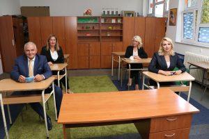 POKLON PAKETIĆI ZA PRVAKE ŠKOLE „N.H. DUŠAN DUGALIĆ“