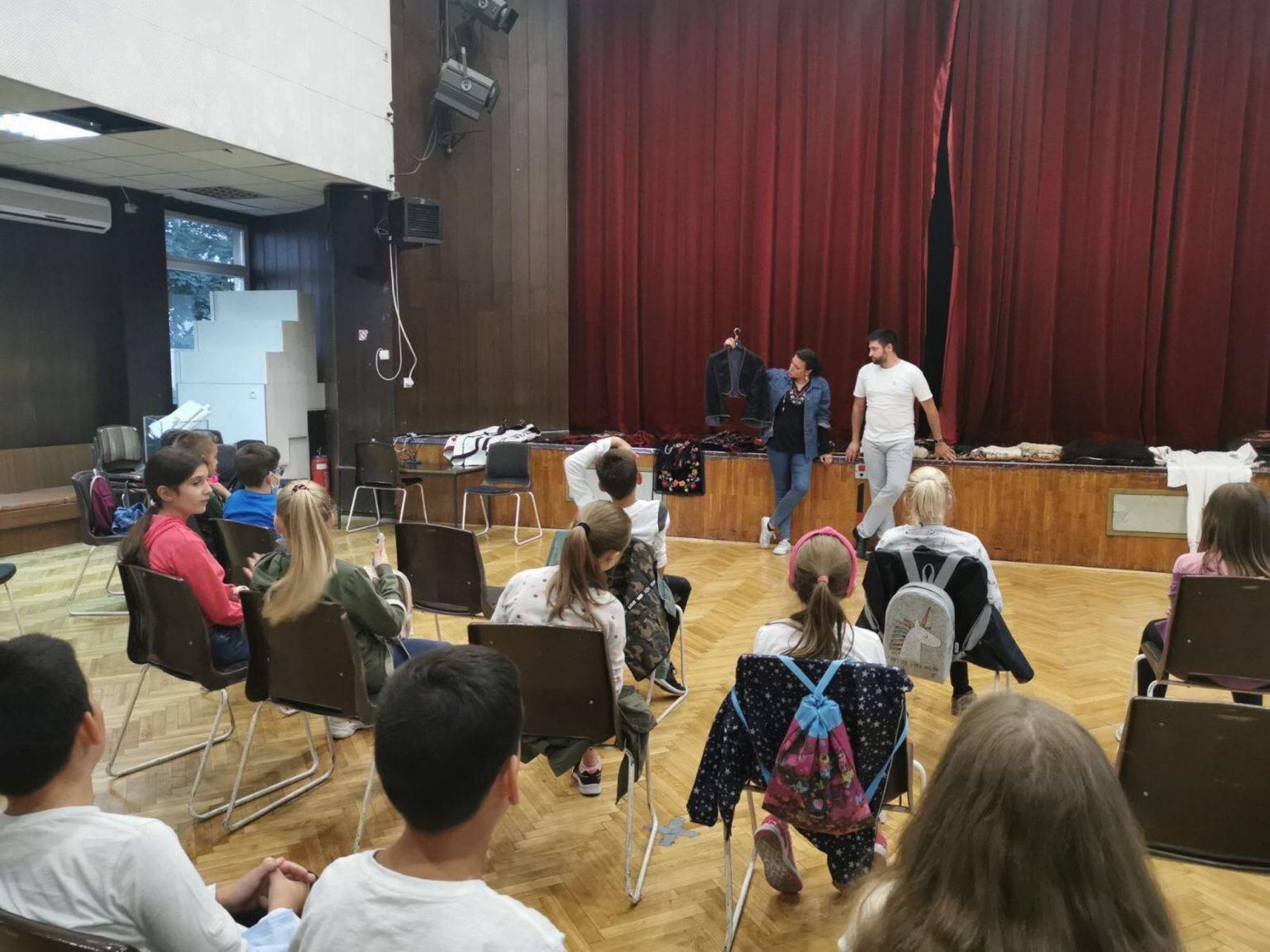 КУД „ГРАДИМИР“ ПРЕДСТАВИО НАРОДНЕ ИГРЕ, ПЕСМЕ И КОСТИМЕ KUD "Gradimir"