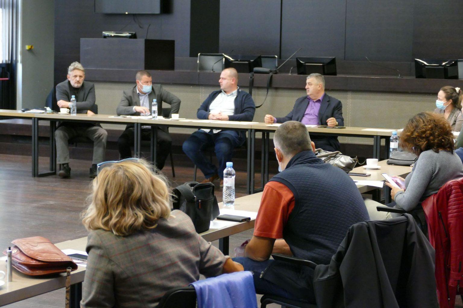 Обележен Међународни дан за смањење ризика од катастрофа формирањем Тима за јачање отпорности образовних установа на катастрофе sastanak sa direktorima