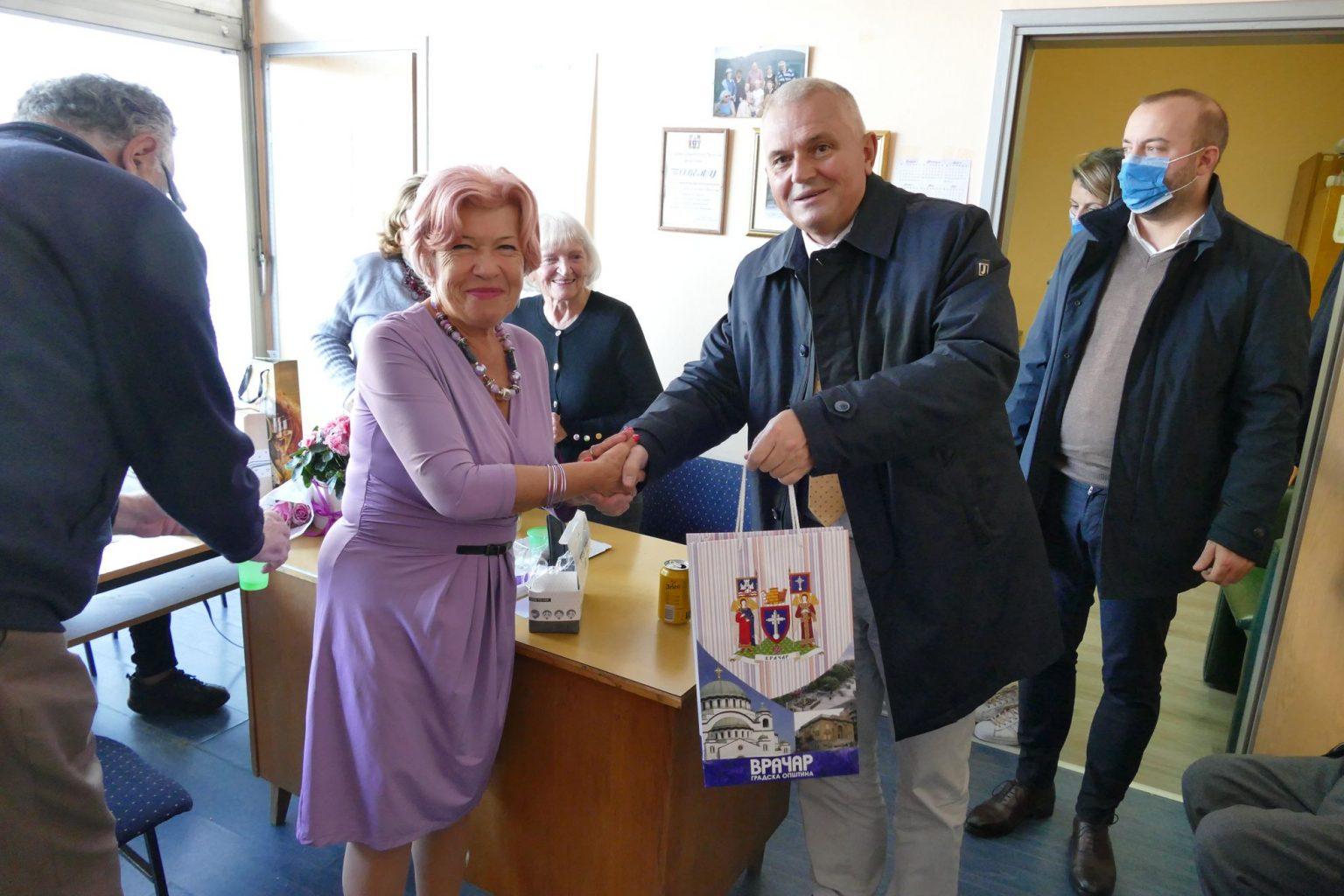 ПРОСЛАВА РОЂЕНДАНА ВРАЧАРСКЕ ПЕНЗИОНЕРКЕ Razgovor sa seiorima