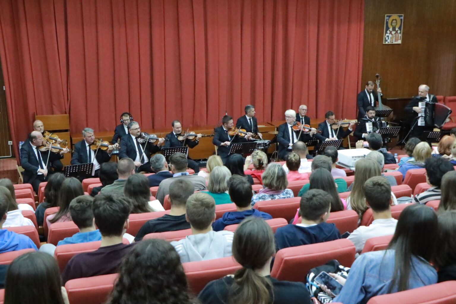 KONCERT „CAREVAC NA VRAČARU“