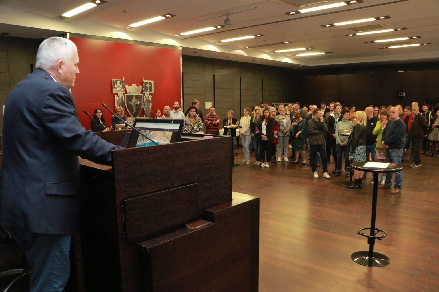PREDSEDNIK OPŠTINE URUČIO JUBILARNE NAGRADE ZAPOSLENIMA