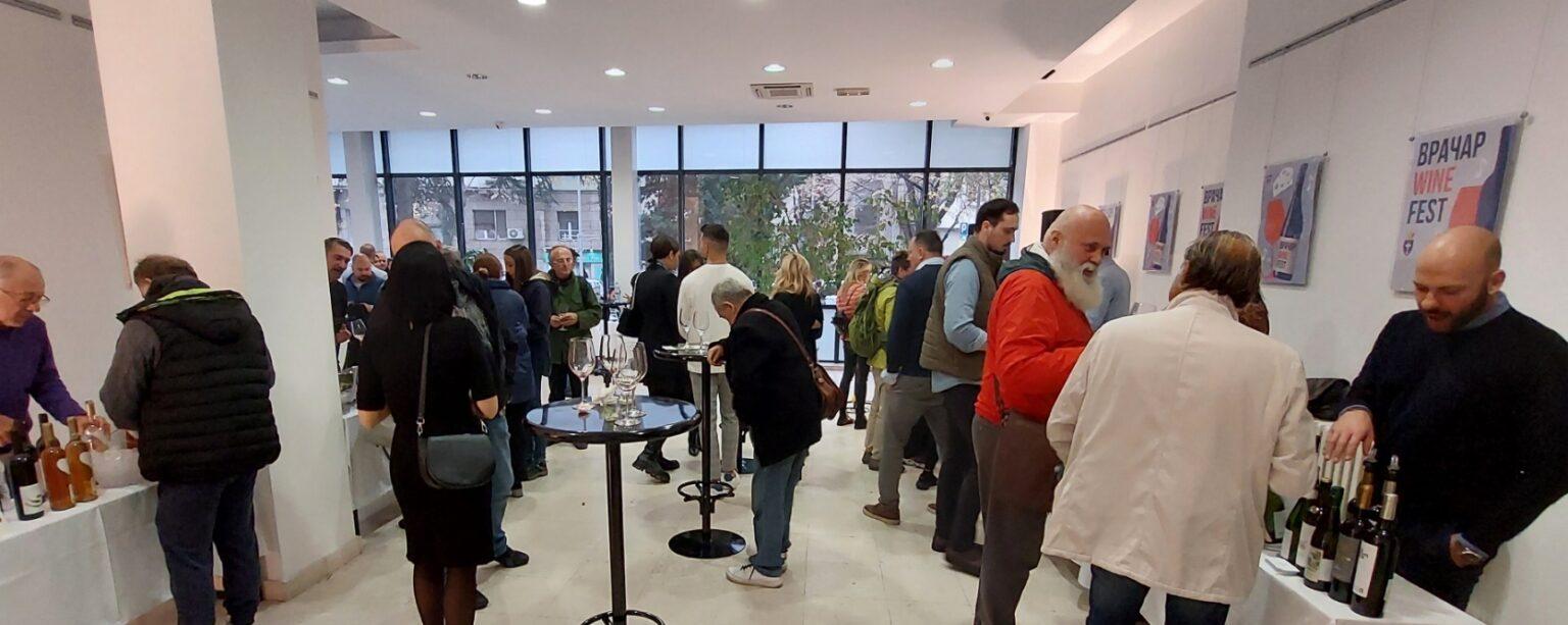 ODRŽAN JE PRVI WINE FEST NA VRAČARU