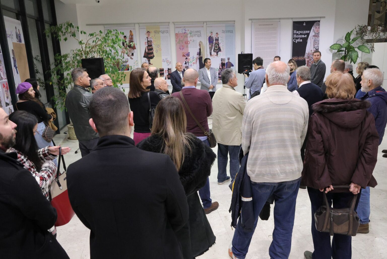 ОТВОРЕНА ИЗЛОЖБА „НАРОДНЕ НОШЊЕ СРБА“