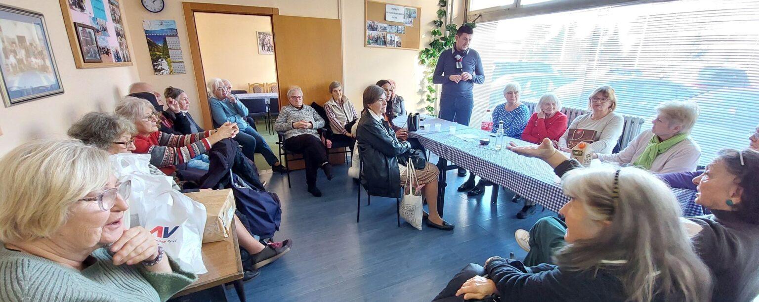 ПРАЗНИЧНИ СУСРЕТИ СА СЕНИОРИМА