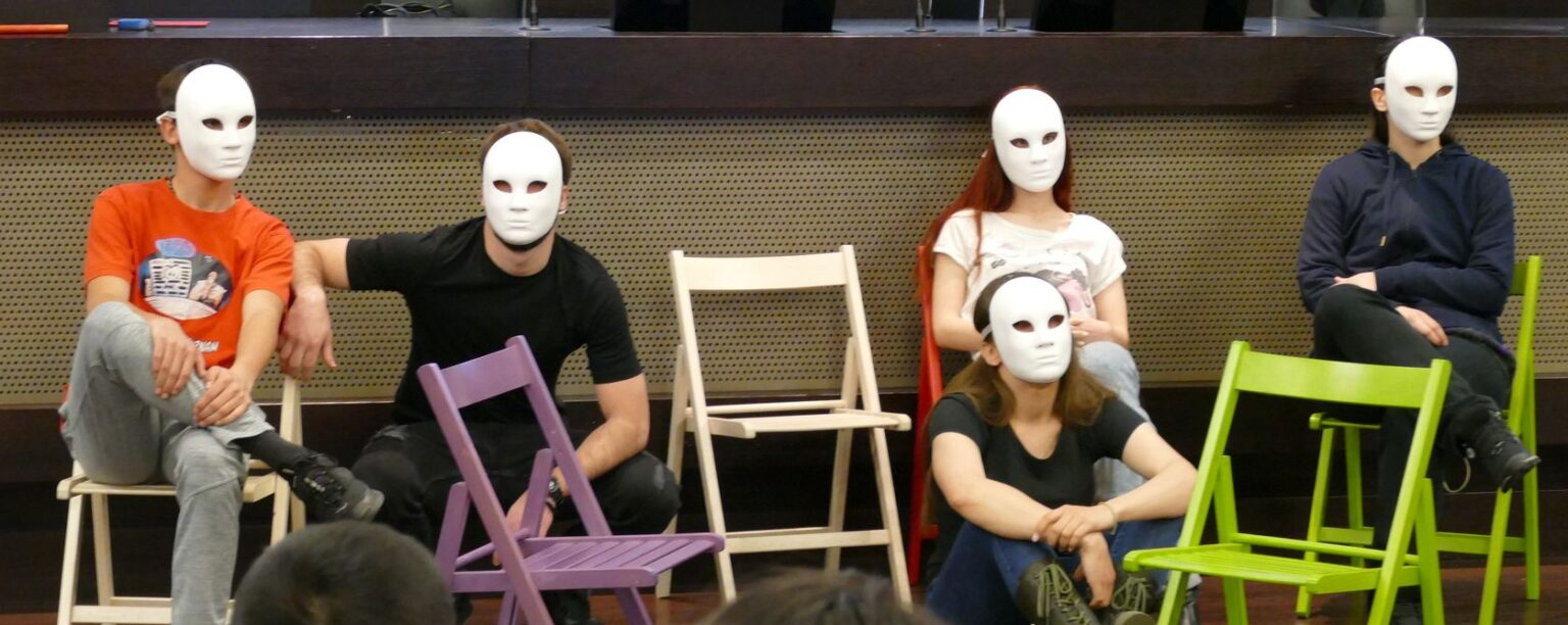 ОДРЖАНА ТРИБИНА „ДА СЕ ЖИВОТ И ЗАКОН СЛОЖЕ“