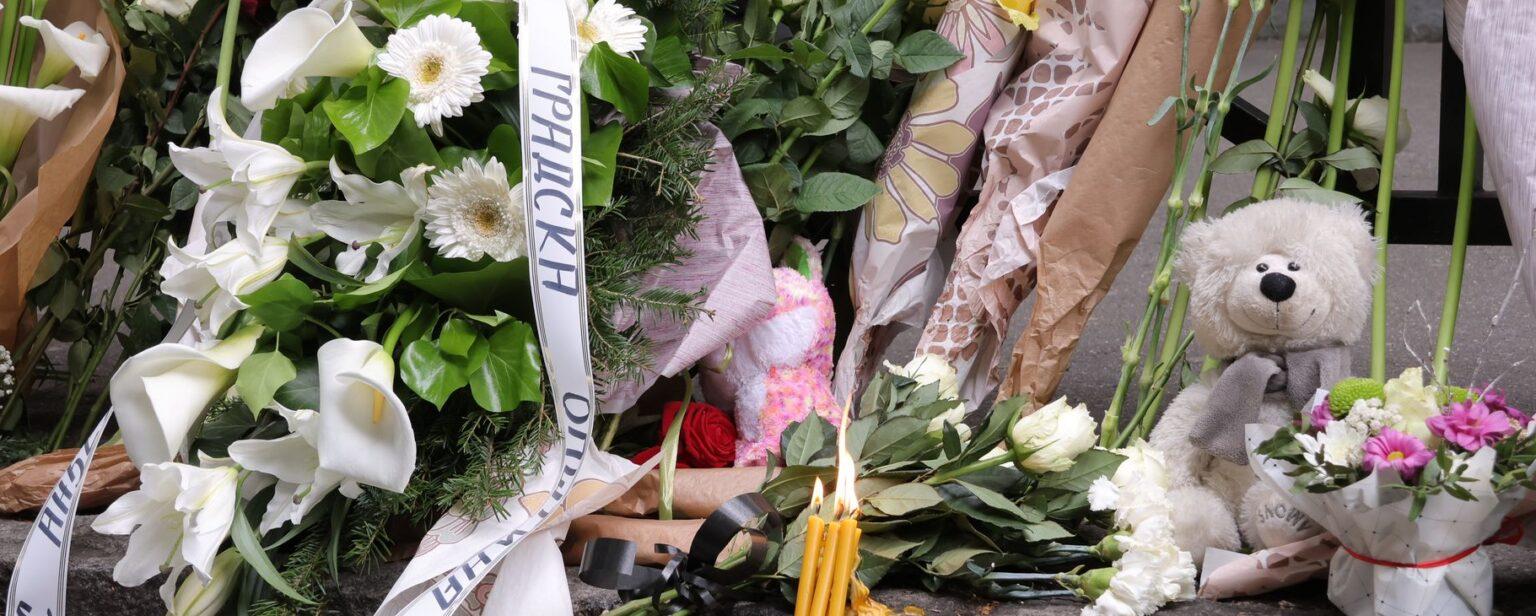 РУКОВОДСТВО ОПШТИНЕ ПОЛОЖИЛО ВЕНАЦ И УПАЛИЛО СВЕЋЕ ЖРТВАМА
