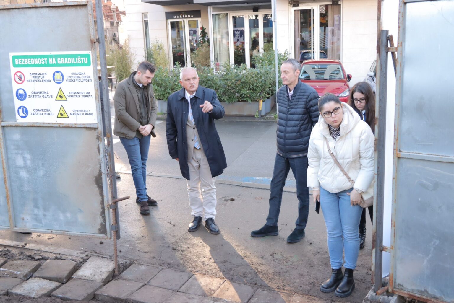 ОБИЛАЗАК ПРИПРЕМНИХ РАДОВА НА ГАРАЖИ У СКЕРЛИЋЕВОЈ УЛИЦИ