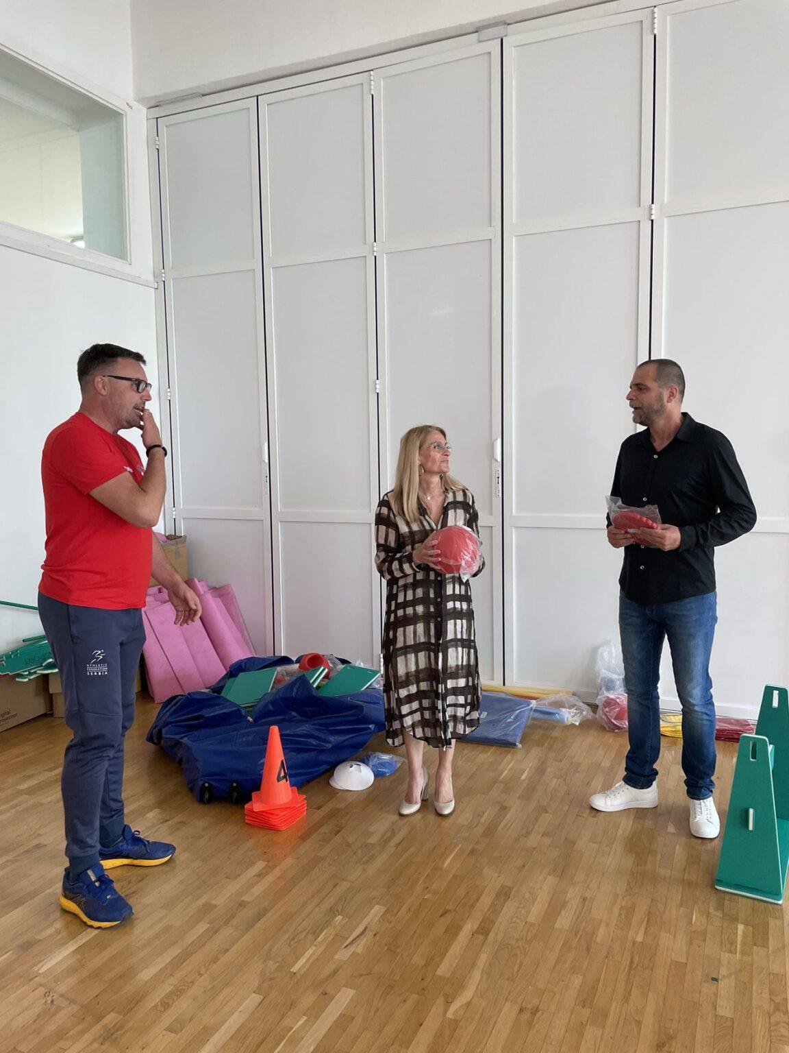 АТЛЕТСКА ОПРЕМА УРУЧЕНА ВРАЧАРСКИМ МАЛИШАНИМА