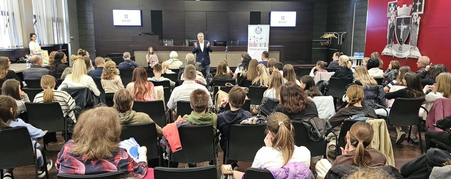 ВРАЧАР ПРОСЛАВИО „ДЕЧИЈУ НЕДЕЉУ“ УЗ ОСМЕХЕ И КРЕАТИВНОСТ НАЈМЛАЂИХ