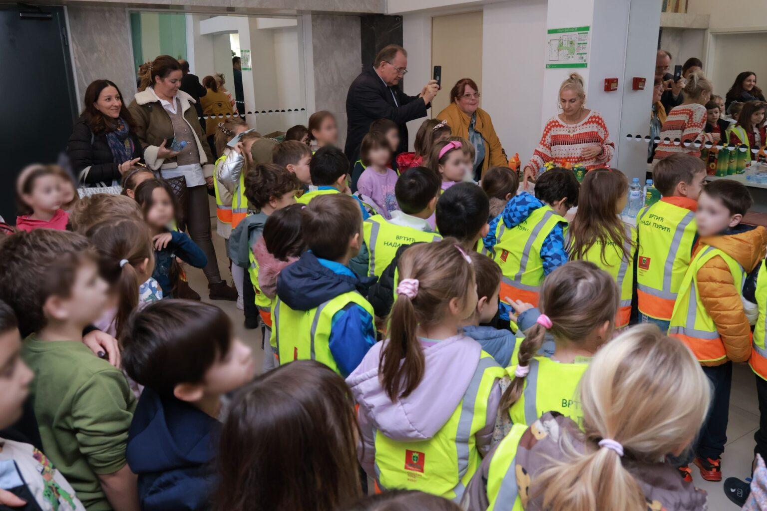 МАЛИШАНИ СА ВРАЧАРА ПРЕДСТАВИЛИ СВОЈЕ „ЕKO МАСКОТЕ“